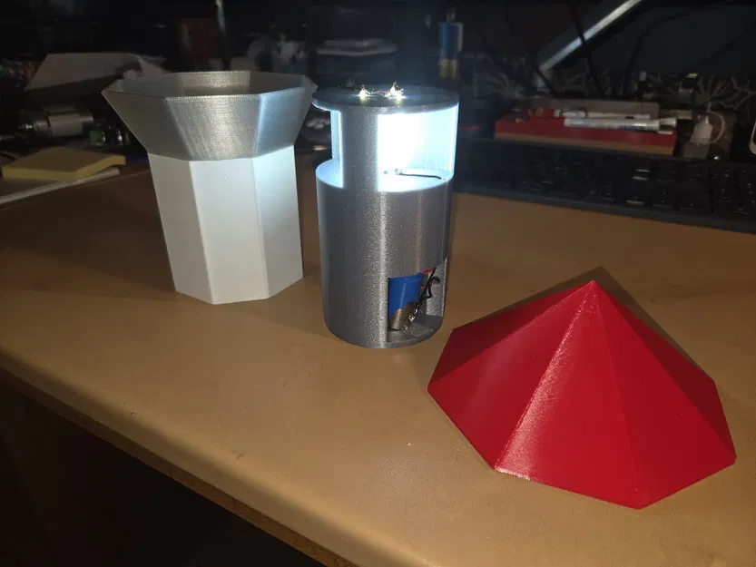 Mô hình ngọn hải đăng / đèn tín hiệu ven biển tí hon - Image 3