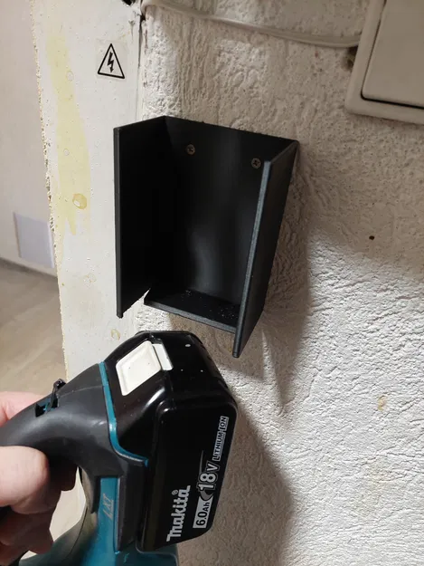 Giá treo máy hút bụi cầm tay Makita - Tiết kiệm không gian cực hiệu quả - Image 1