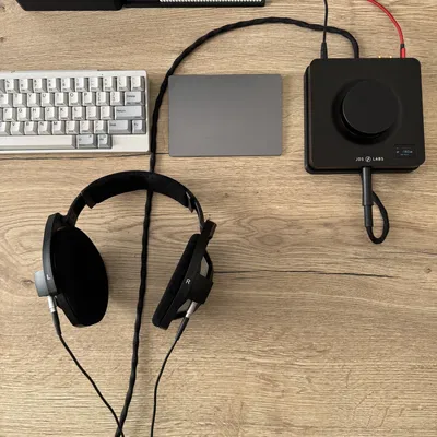 Đế gắn kèm khay đi dây cho JDS Labs Element IV