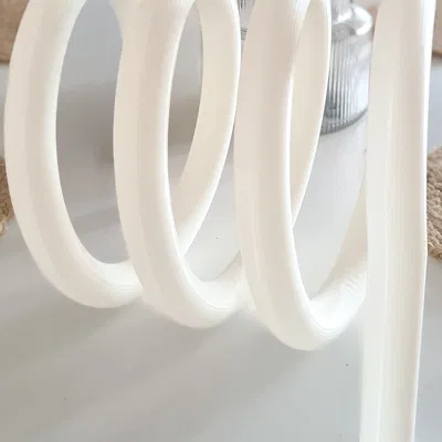 Kệ Đựng Tạp Chí Triple Arc – Giá Để Báo Phong Cách Tối Giản Hiện Đại