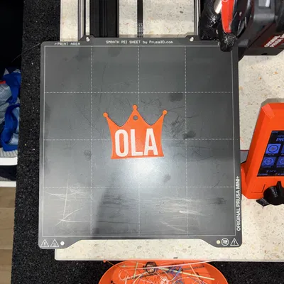 Móc khóa vương miện Ola - Thẻ tên & Phụ kiện treo túi (Không cần support, đã test trên Prusa Mini)