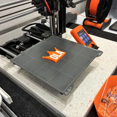 Móc khóa vương miện Ola - Thẻ tên & Phụ kiện treo túi (Không cần support, đã test trên Prusa Mini)