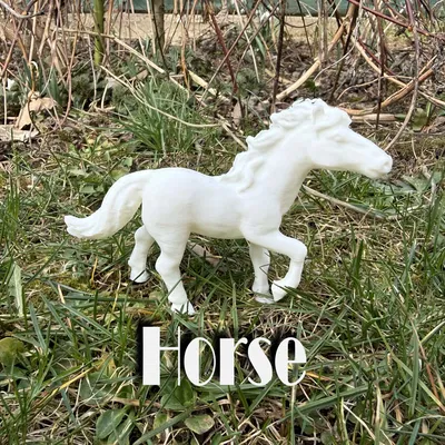 Mô hình ngựa Thoroughbred đang bước đi