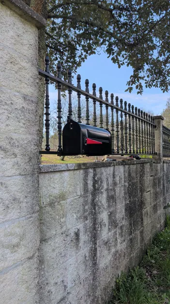 Giá Đỡ Thùng Thư Mỹ (Cho Lan Can 40x20mm) - Không Cần Khoan - Image 1