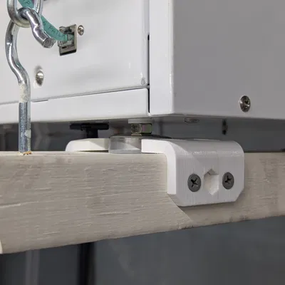 Giá đỡ chân máy hút ẩm AlorAir HD55S trên thanh 2x4