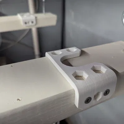 Giá đỡ chân máy hút ẩm AlorAir HD55S trên thanh 2x4