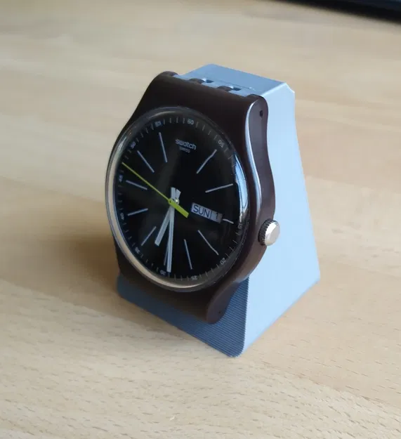 Giá đỡ để bàn cho đồng hồ Swatch (Swatch desk stand) in 3D - Image 1