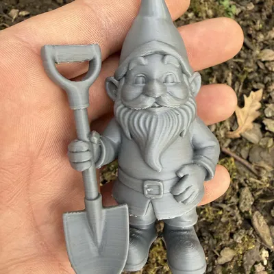 Garden Gnome with Tools (Chú lùn giữ vườn)