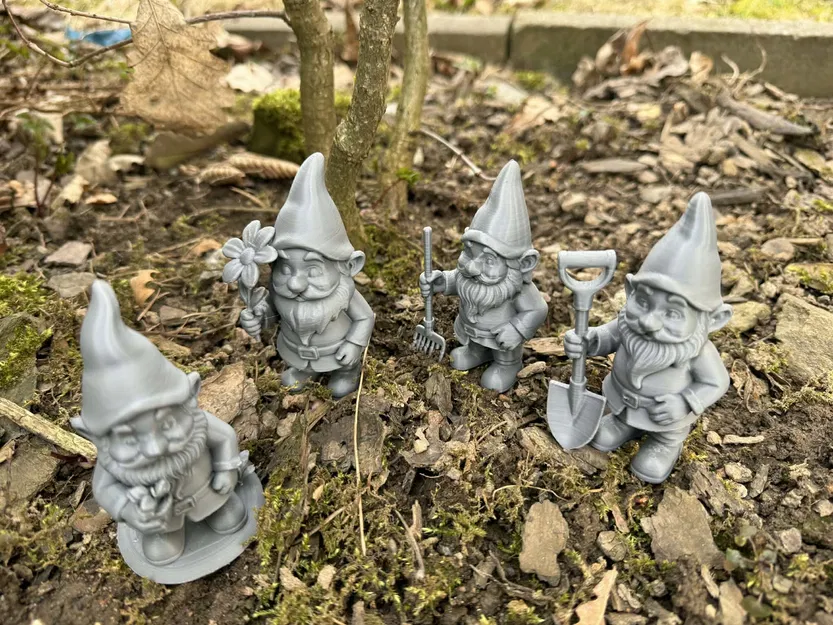 Garden Gnome with Tools (Chú lùn giữ vườn) - Image 4