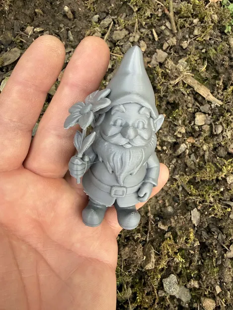 Garden Gnome with Tools (Chú lùn giữ vườn) - Image 5