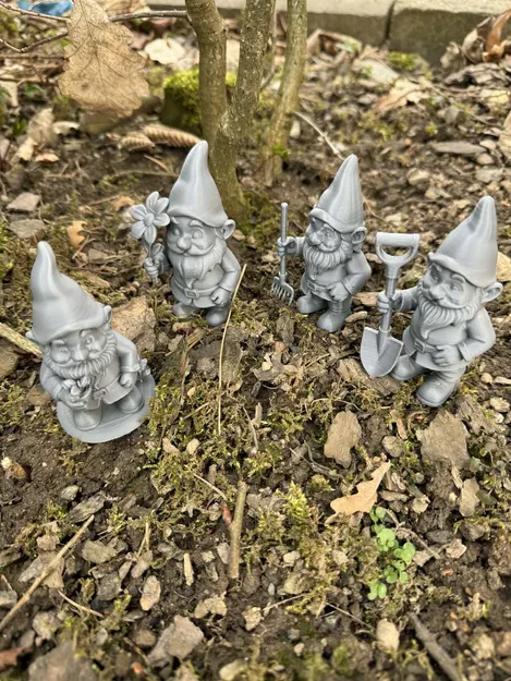 Garden Gnome with Tools (Chú lùn giữ vườn) - Image 7