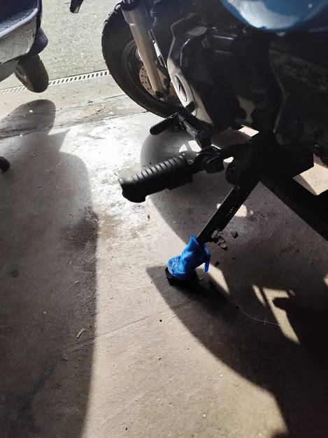 Giày cao gót trang trí chân chống xe máy cho bạn nữ - Image 11