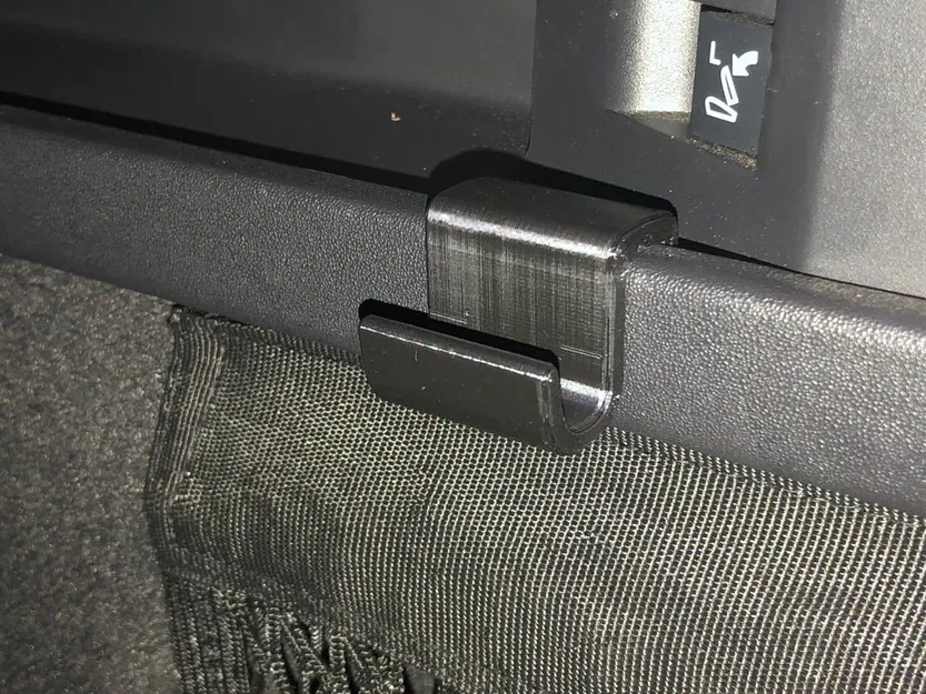 Móc treo đồ trong cốp xe Land Rover Discovery Sport - Image 2