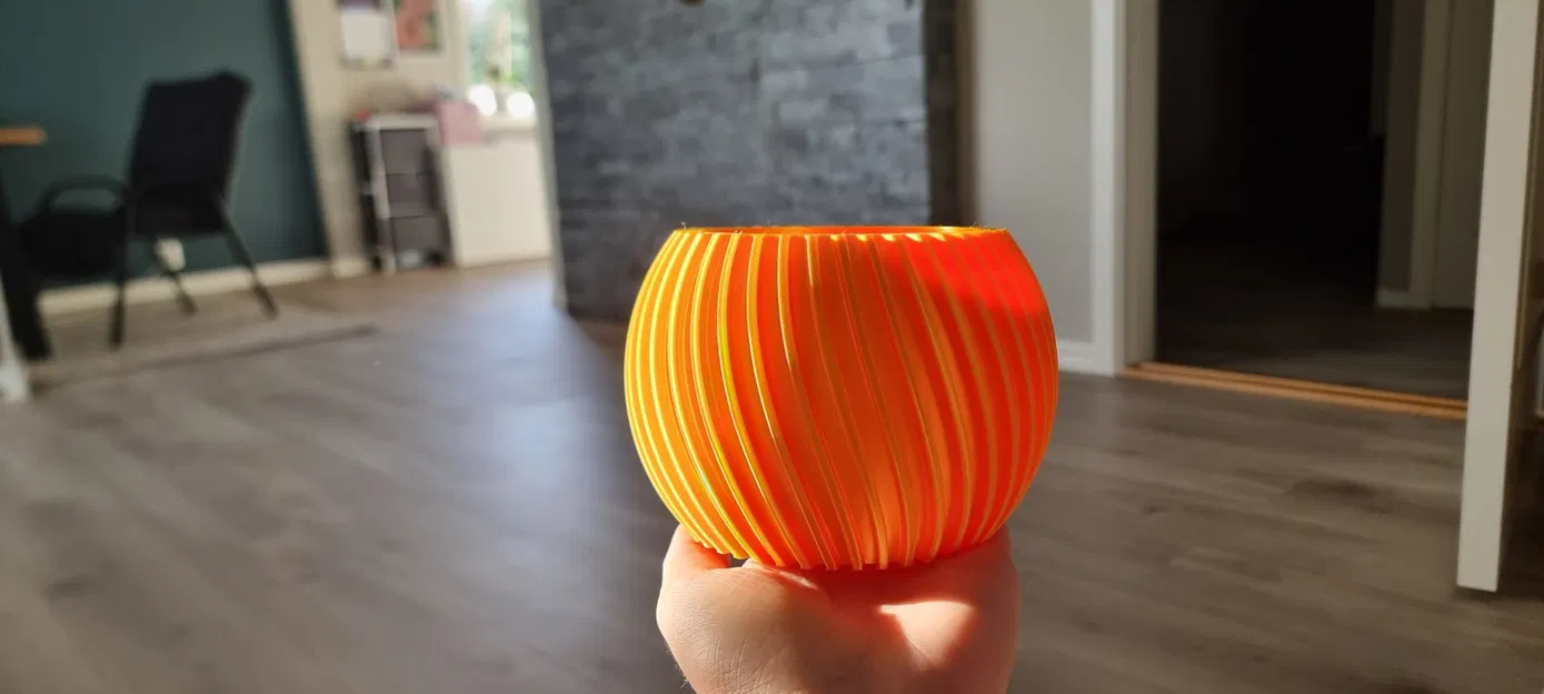 Bình hoa xoắn ốc Vector Twist - Image 4