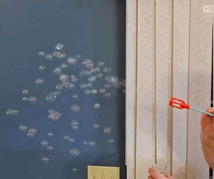 Dụng Cụ Thổi Bong Bóng Tiệc Vui (Party Time Bubble Blower) - Image 2