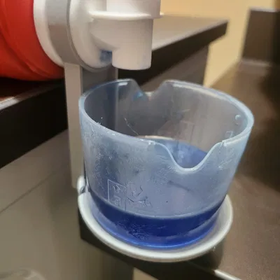 Giá đỡ cốc nước giặt - Dùng được cho bình Tide và Gain