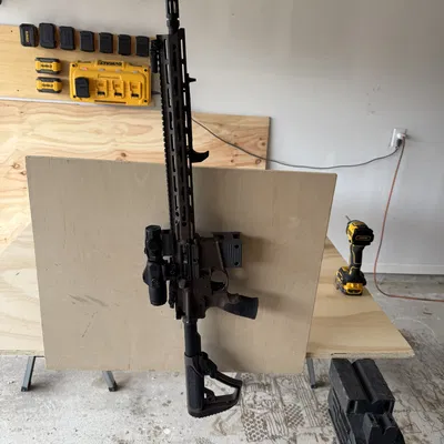 Giá treo tường cho AR15 Magwell