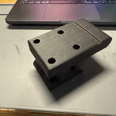 Giá treo tường cho AR15 Magwell