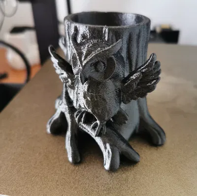 Cú mèo trên gốc cây - Ống cắm bút / Đồ trang trí bàn làm việc