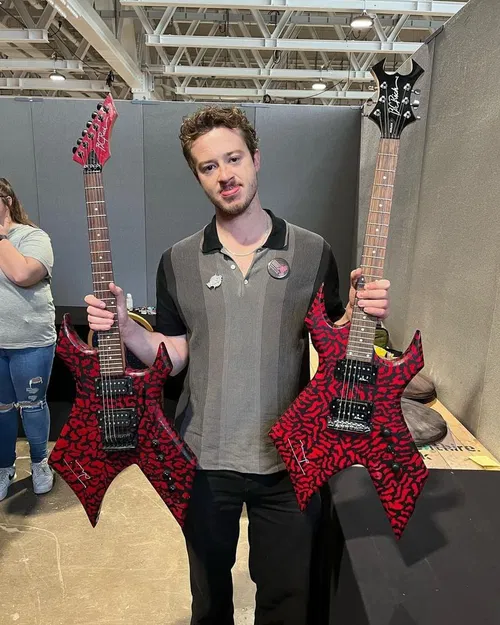 Mô hình đàn Guitar của Eddie Munson (Stranger Things) - Image 12