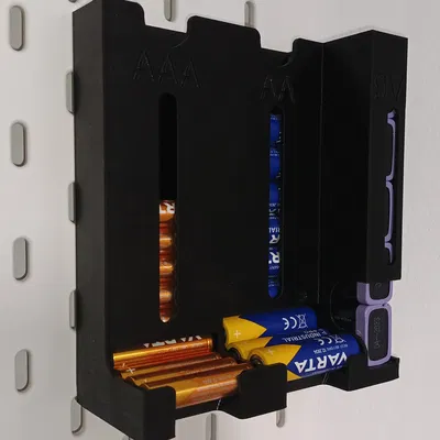 Khay treo tường IKEA SKADIS đựng pin AA, AAA và 9V tiện dụng