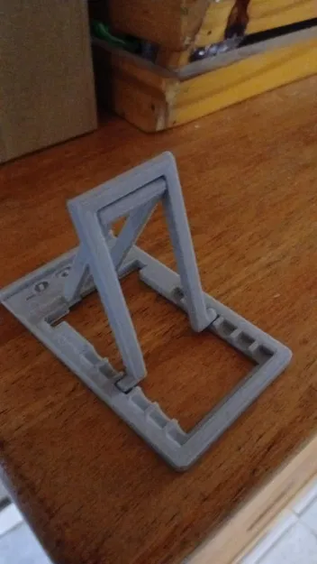 Giá đỡ điện thoại để bàn có thể điều chỉnh độ nghiêng (In 3D) - Image 1