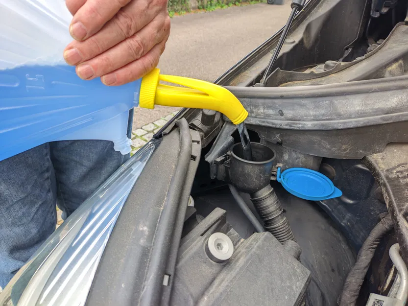 Vòi rót có lỗ thông khí - Dành cho can nhựa vát cạnh - Image 2