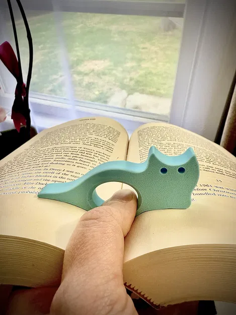 Dụng cụ giữ trang sách hình mèo 3D (Cat Page Holder) cực tiện lợi - Image 2