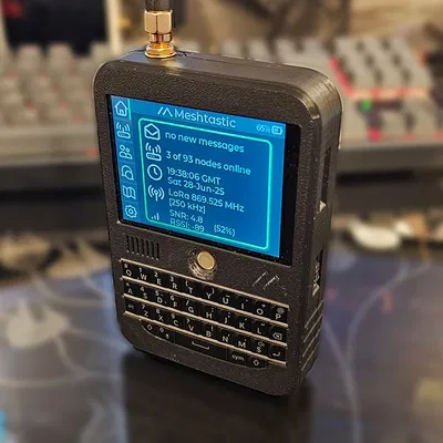 Vỏ máy LilyGO T-Deck thiết kế khít