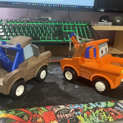 Mô hình xe hoạt hình – Xe kéo “Tow Mater” từ phim Cars