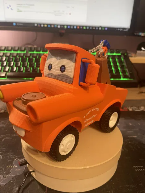 Mô hình xe hoạt hình – Xe kéo “Tow Mater” từ phim Cars - Image 2