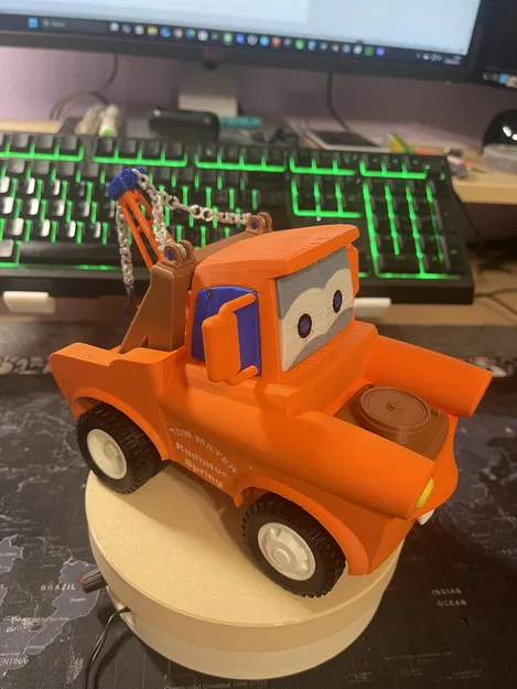 Mô hình xe hoạt hình – Xe kéo “Tow Mater” từ phim Cars - Image 4