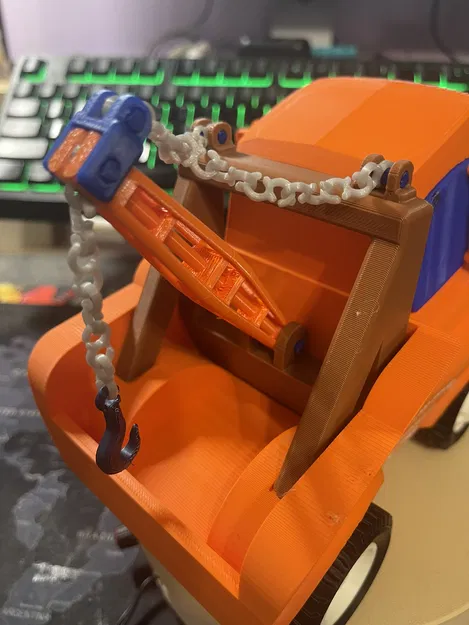 Mô hình xe hoạt hình – Xe kéo “Tow Mater” từ phim Cars - Image 5