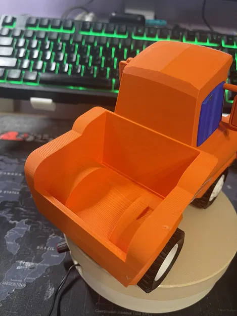 Mô hình xe hoạt hình – Xe kéo “Tow Mater” từ phim Cars - Image 8