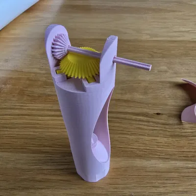 Quạt cầm tay chạy bằng dây thun (Rubber Band Powered Fan)