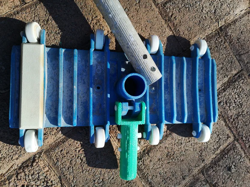 Giá đỡ ống cho dụng cụ vệ sinh hồ bơi (Pool tool pipe bracket) - Image 1