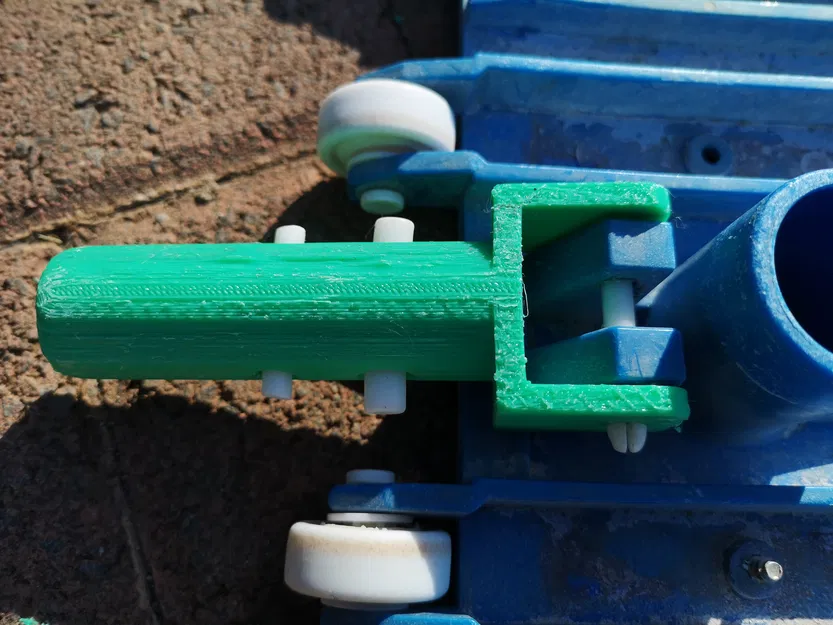 Giá đỡ ống cho dụng cụ vệ sinh hồ bơi (Pool tool pipe bracket) - Image 2