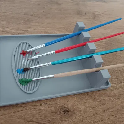 Giá đỡ và khay làm sạch cọ vẽ tiện lợi cho họa sĩ