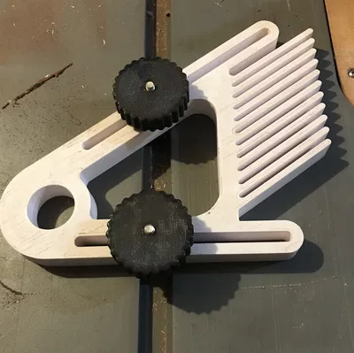 Feather Board in 3D: Dụng cụ hỗ trợ an toàn cho máy cưa bàn