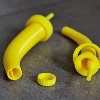 Đầu vòi rót nước cho chai PET có kèm kênh thông khí