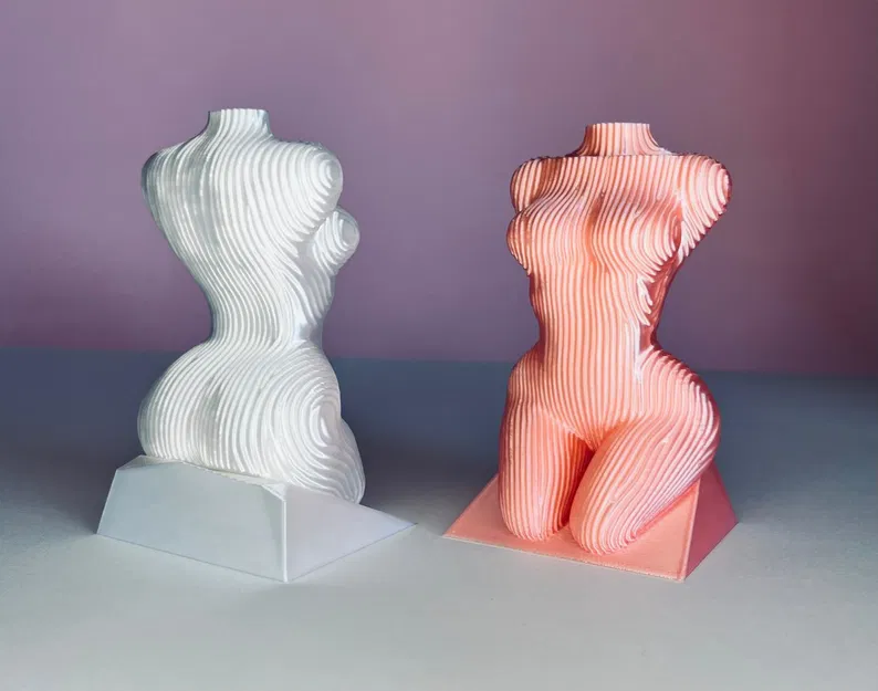 Tượng thiếu nữ họa tiết sọc trang trí nhà cửa - Image 1