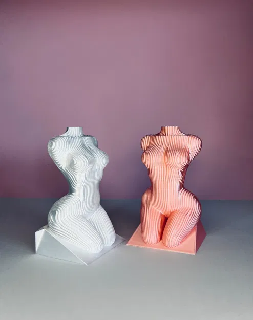 Tượng thiếu nữ họa tiết sọc trang trí nhà cửa - Image 3