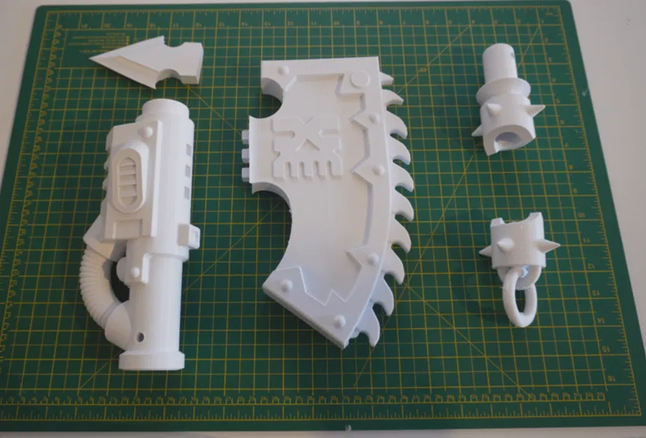 Mô hình Warhammer 40k Chainaxe kích thước thật (World Eaters) - Image 2