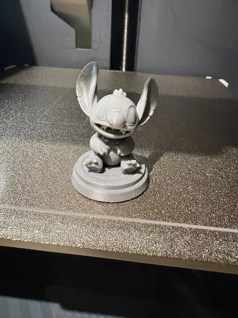 Mô hình Stitch dễ thương trên đế - Image 2