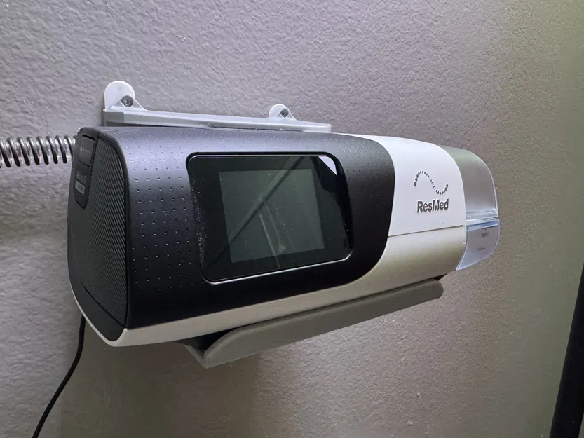 Giá treo tường ResMed AirSense 11 (Tương thích với miếng dán Command Strip) - Image 1