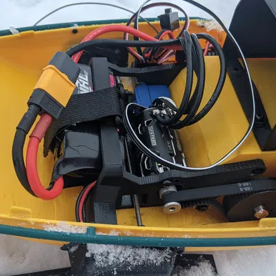 Mô hình xe trượt tuyết RC cổ điển tự in 3D phong cách thập niên 70