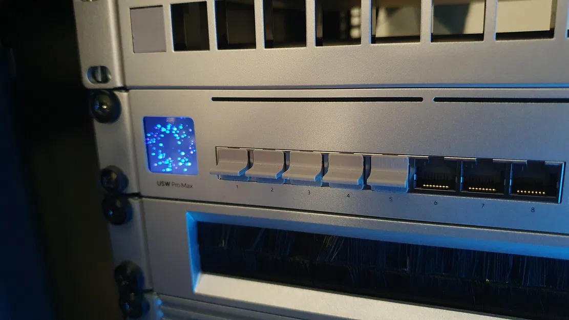 Nắp đậy chống bụi cho cổng RJ45 (RJ45 Dust Cover) cho Switch và Rack - Image 3