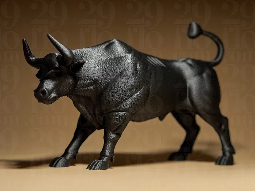 Mô hình tượng Chú Bò Dũng Mãnh (Mighty Bull Figurine) - Image 1