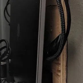 Giá treo tường / Ngàm giữ Macbook