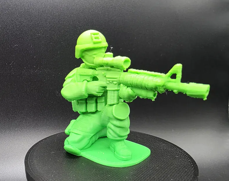 Mô hình lính bộ binh hiện đại Kneeling Army Man với súng M16 in 3D - Image 1